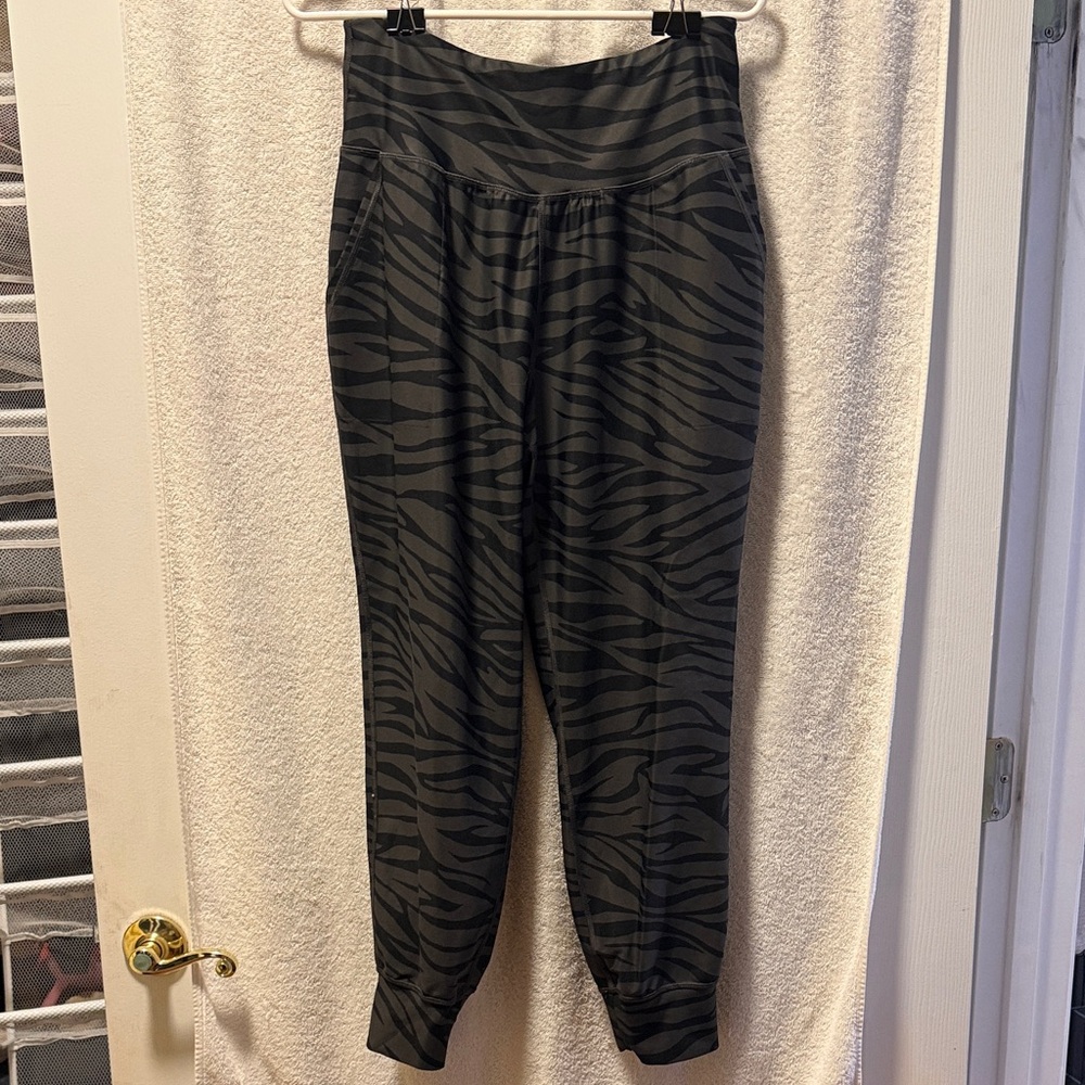 Old Navy Black & Gray Zebra Print High-Waist Joggers